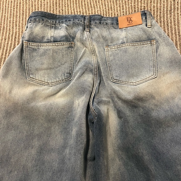 The Frankie Shop HAYLE CONTRAST DENIM PANTS - LIGHT WASH/BLUE
M/L - Picture 4 of 7